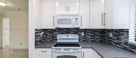 Building Photo - 2740 W 61st St