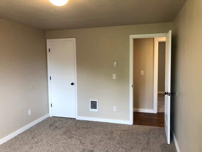 Building Photo - 3435 SW Pumice Ave