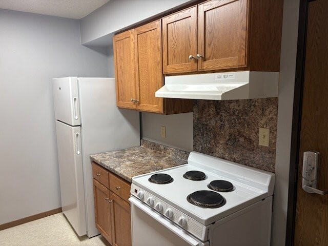 Building Photo - 904 E Milwaukee Ave