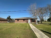 Building Photo - Newly renovated 3 bedroom 2 bath in East Houma