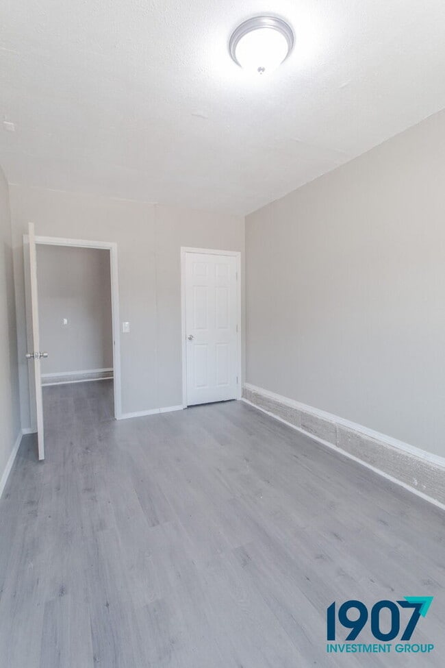 Building Photo - Spacious 5-Bedroom Home in Moore with Rece...