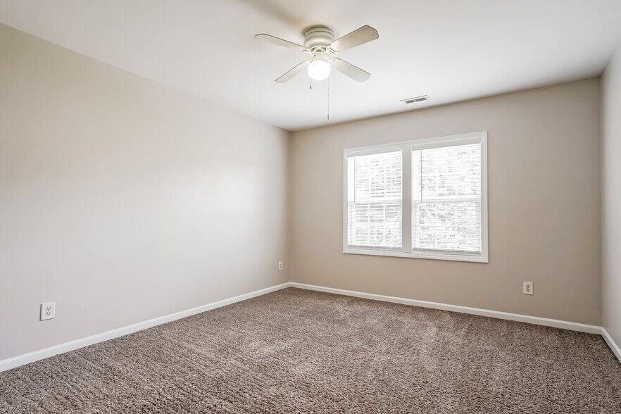 Building Photo - 3879 Pin Oak Rd