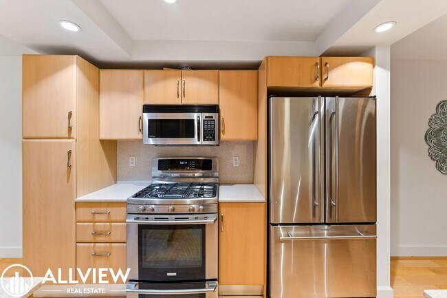 Building Photo - Fully Furnished Condo (2 Bed/2 Bath + Den) Nestled in the Coveted Newport Heights Community!