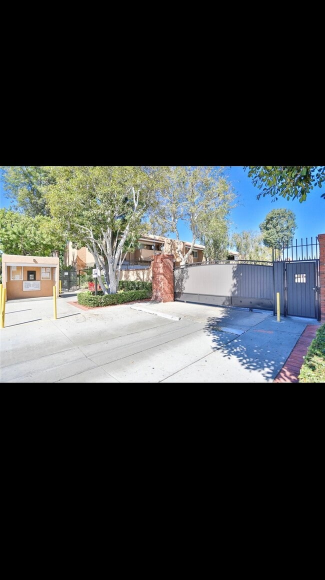 Building Photo - 1101 W MacArthur Blvd