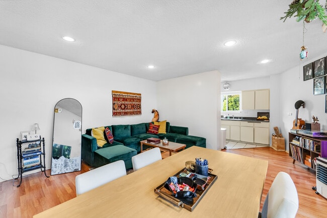 Building Photo - 691 Levering Ave