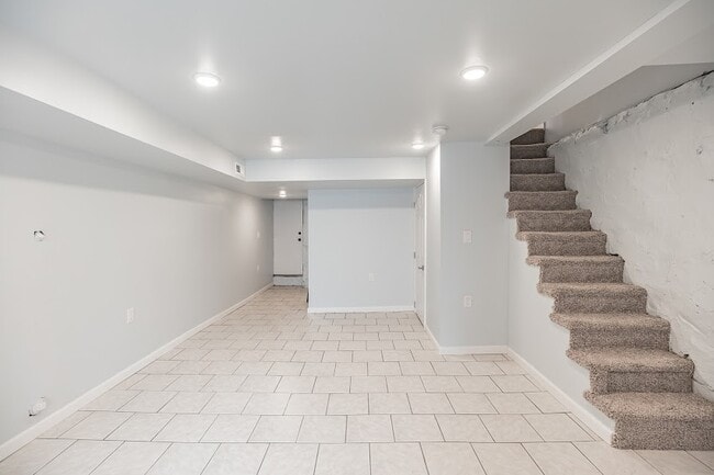 Building Photo - 5611 Arlington St