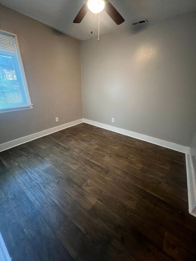 Building Photo - 3604 Jonquil St