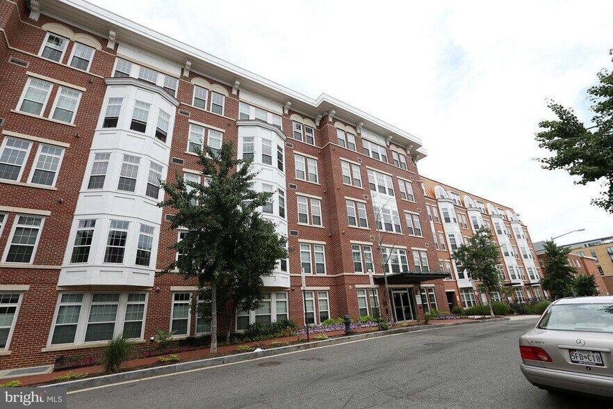 Building Photo - 1451 Belmont St NW