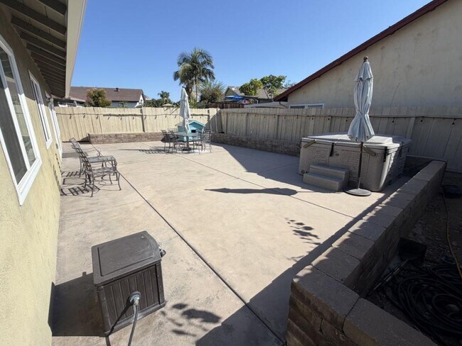 Building Photo - 11169 Avenida Del Gato
