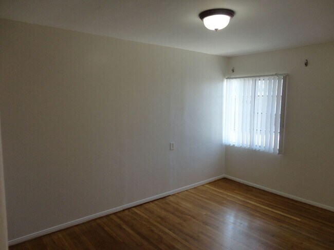 Building Photo - Close to SDSU 4 Bedroom Home!!