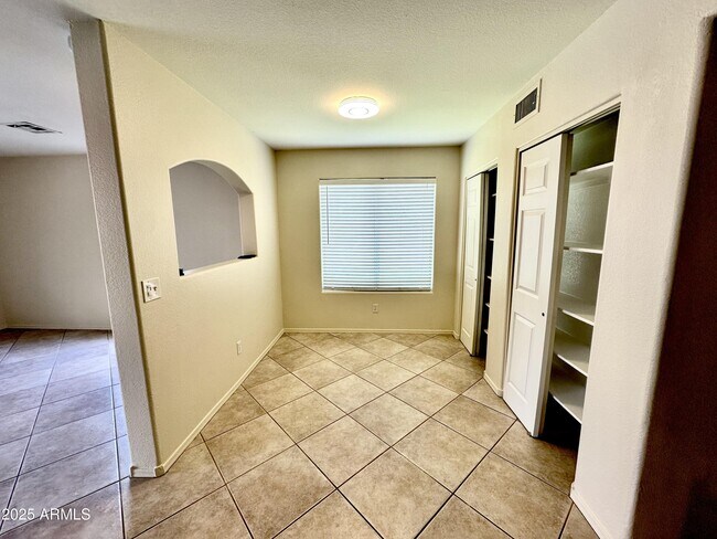 Building Photo - 4708 E Thunderhill Pl