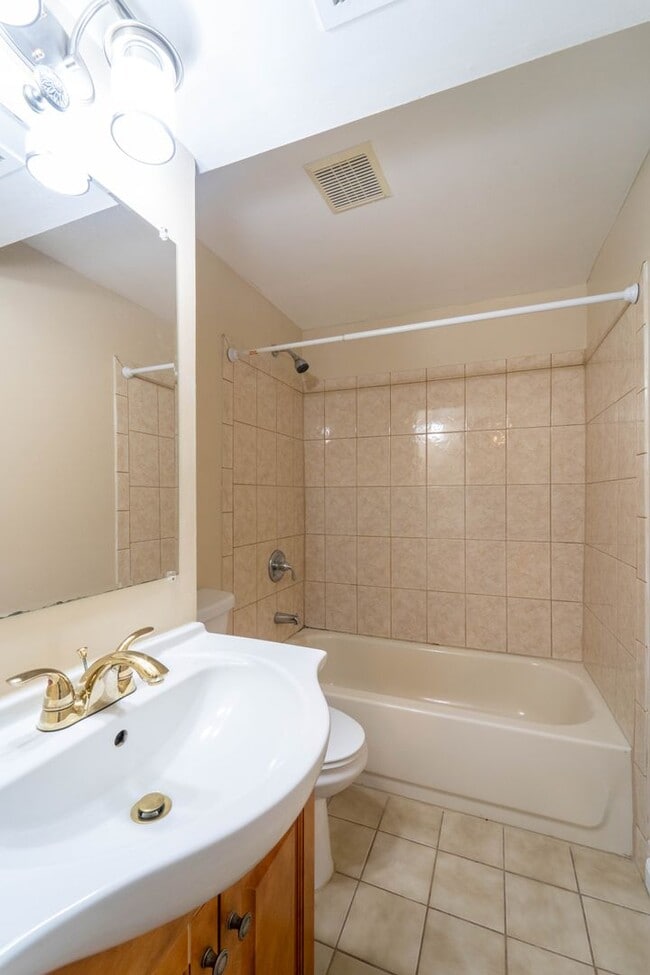 Building Photo - Beautiful 2 Story 3 BD 3.5 BA home in Burtonsville, MD