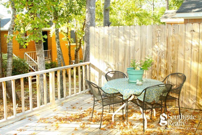 Building Photo - Woodshire Duplexes & Townhomes