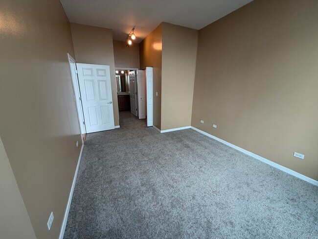 Building Photo - 1600 S Indiana Ave