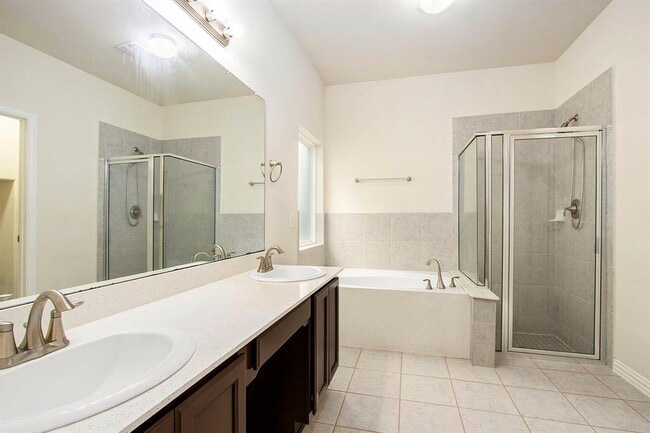 Building Photo - 2311 Langley Dr