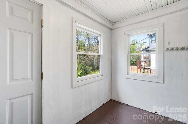 Building Photo - 2120 Kirkwood Ave