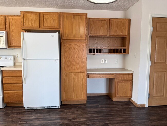 Building Photo - 4431 Calico Dr S