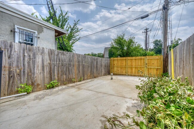Building Photo - 1709 Edmondson Ave