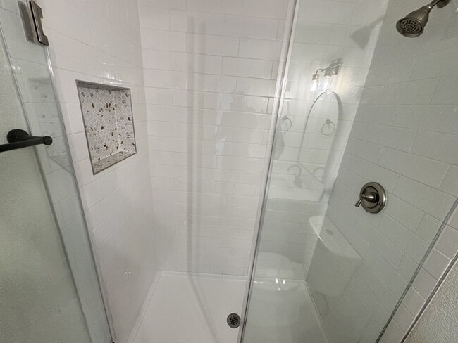 Building Photo - AVAILABLE NOW - BRAND NEW 1 BED/1BATH UNIT