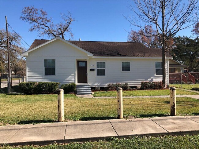 Building Photo - 5716 Robertson St