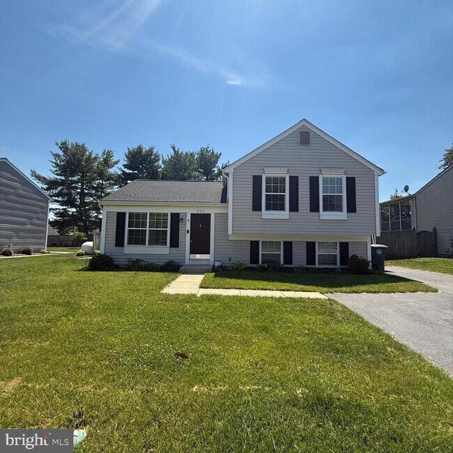 Building Photo - 805 London Ct