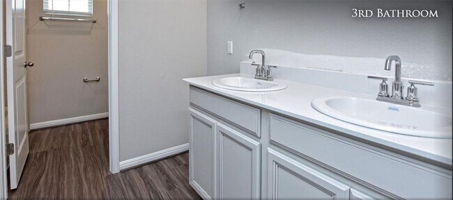 Building Photo - 533 Gabrielle Anne Dr