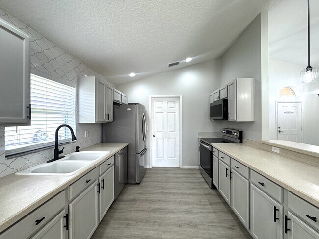Building Photo - 308 Robin Rd