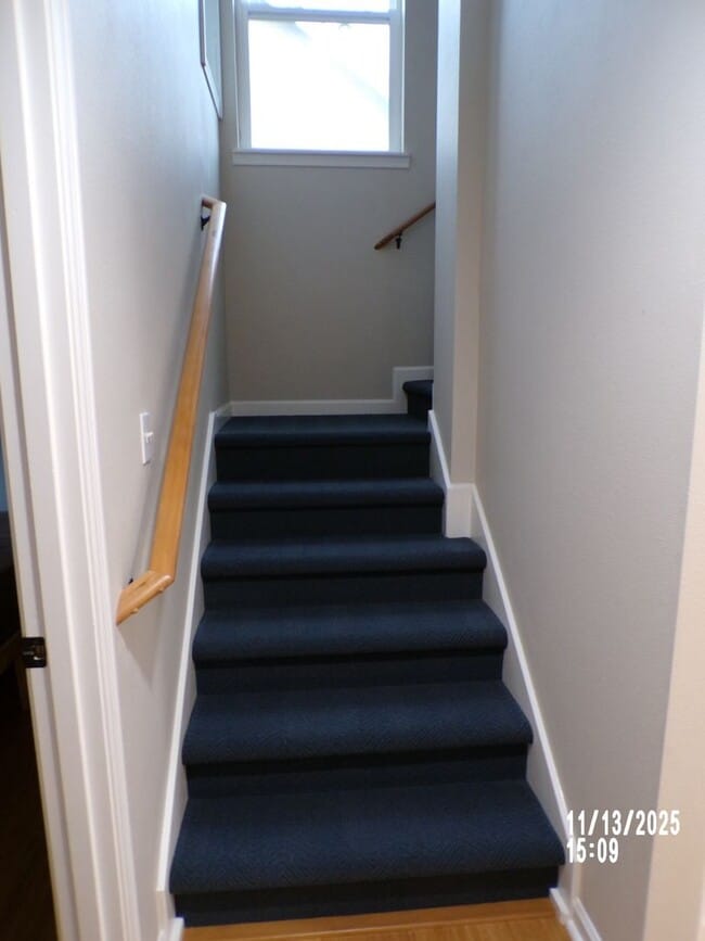 Building Photo - Charming house close to parks