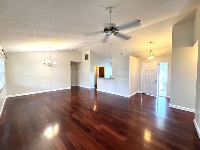 Building Photo - 4818 Breezy Palms Ct