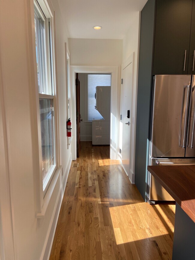 Building Photo - 237 Stuart Ave