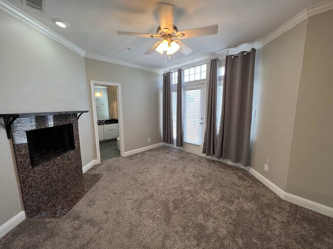 Building Photo - 4040 Avondale Ave