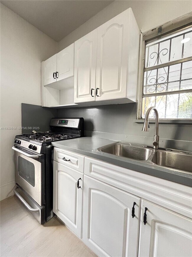 Building Photo - 2035 NW 26th St