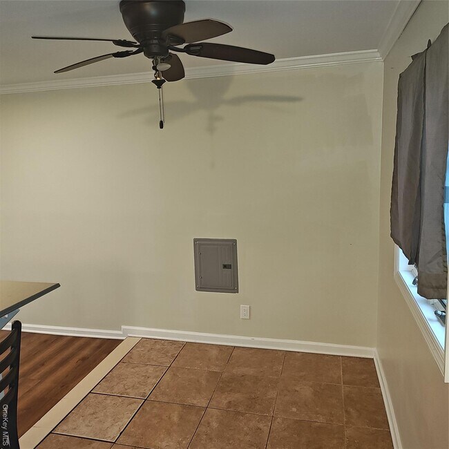 Building Photo - 909 Provost Ave