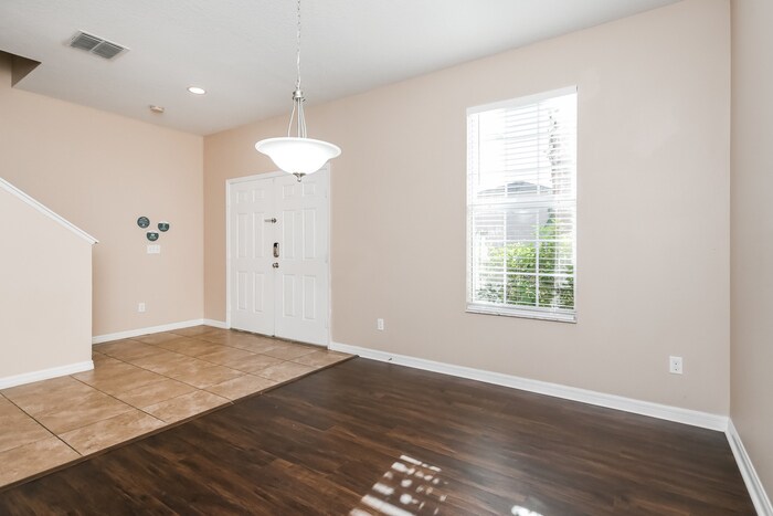 Building Photo - 2420 Plantation Oak Dr