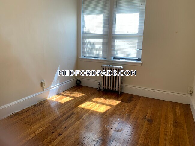 Building Photo - 63 Fellsway W