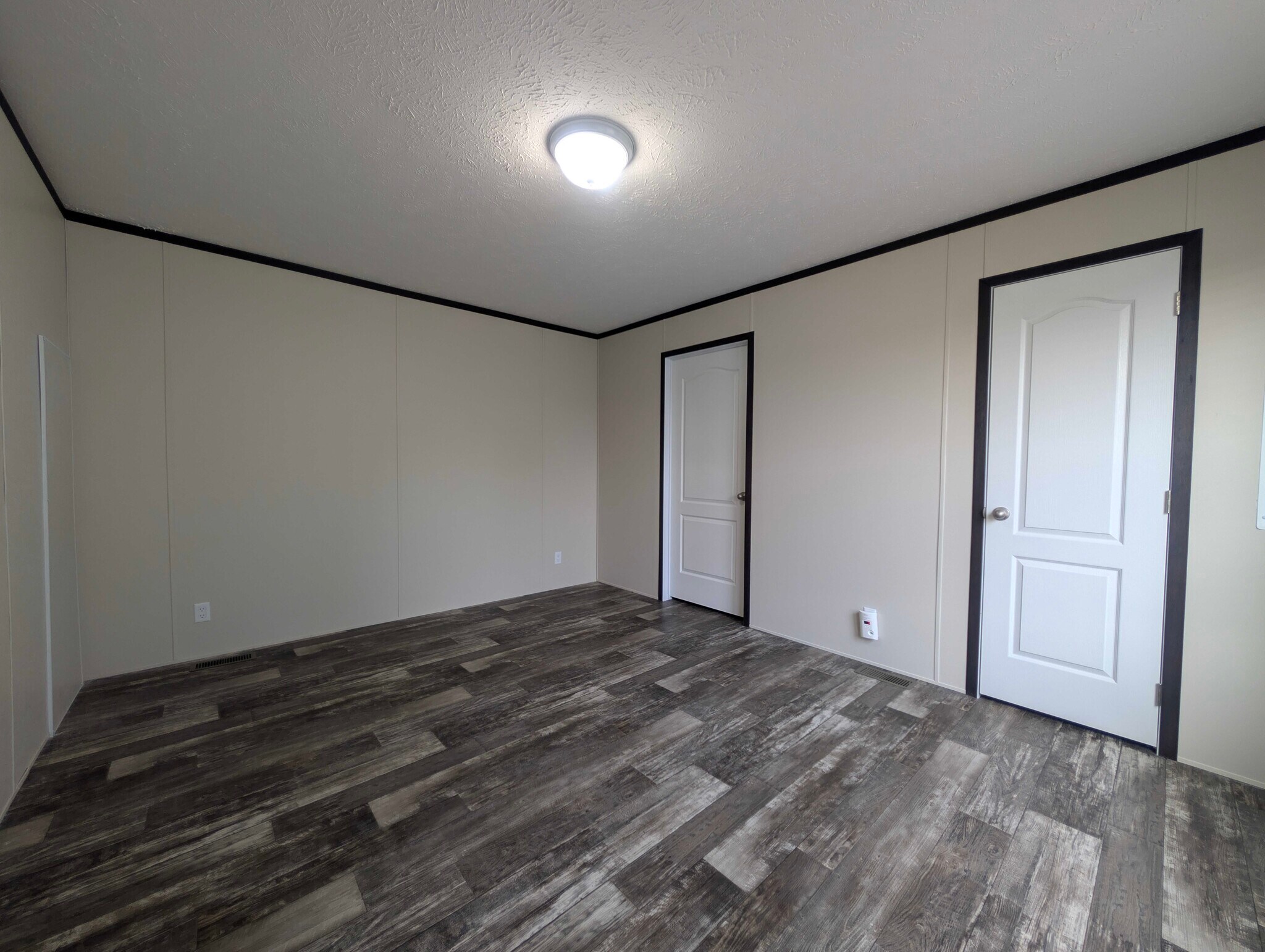 Building Photo - 15881 Villaire Ave
