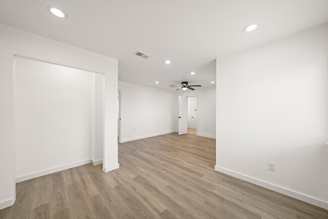 Building Photo - 4428 Stanford Ct