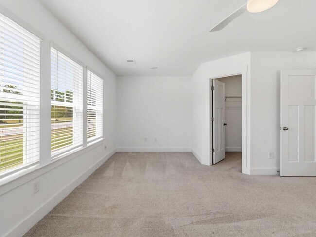 Building Photo - 105 Cobden Ct