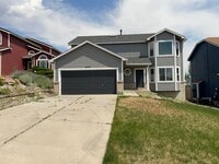 Building Photo - Fantastic 4 Bedroom Nestled in the heart of Old Farm!