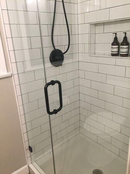 Building Photo - 326 Rosecrans Ave