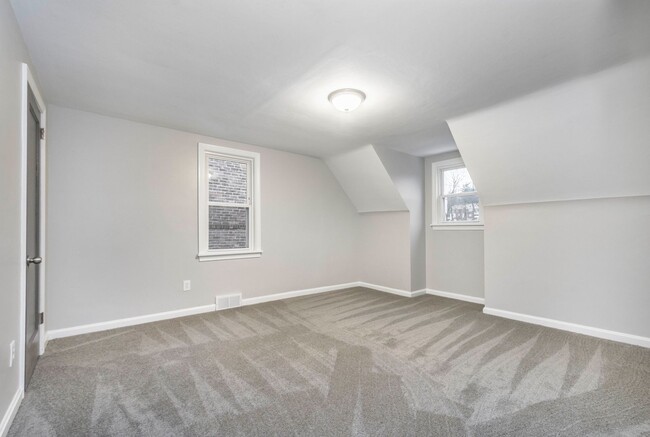 Building Photo - 2 BEDROOM BROOKLINE BEAUTY!!! with INTEGRA...