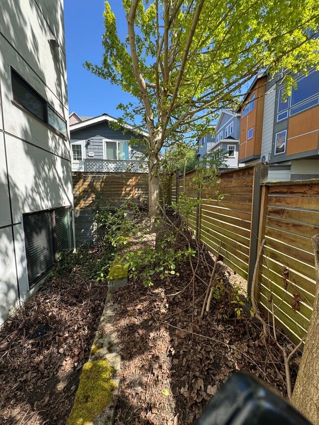 Building Photo - 3bd/2.5ba Seattle Townhome