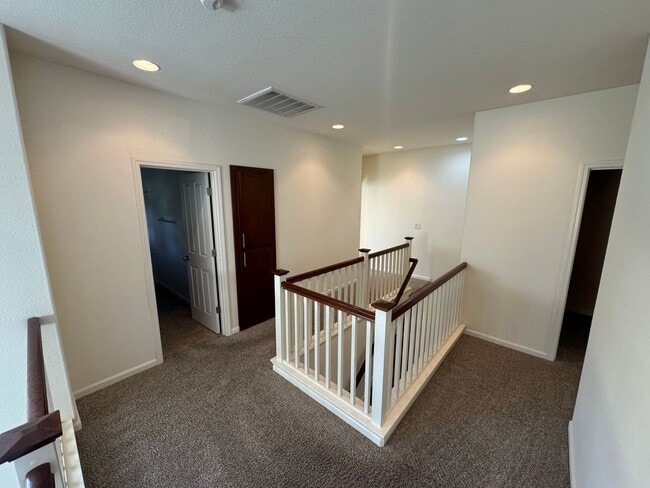 Building Photo - 804 Titanium Ln