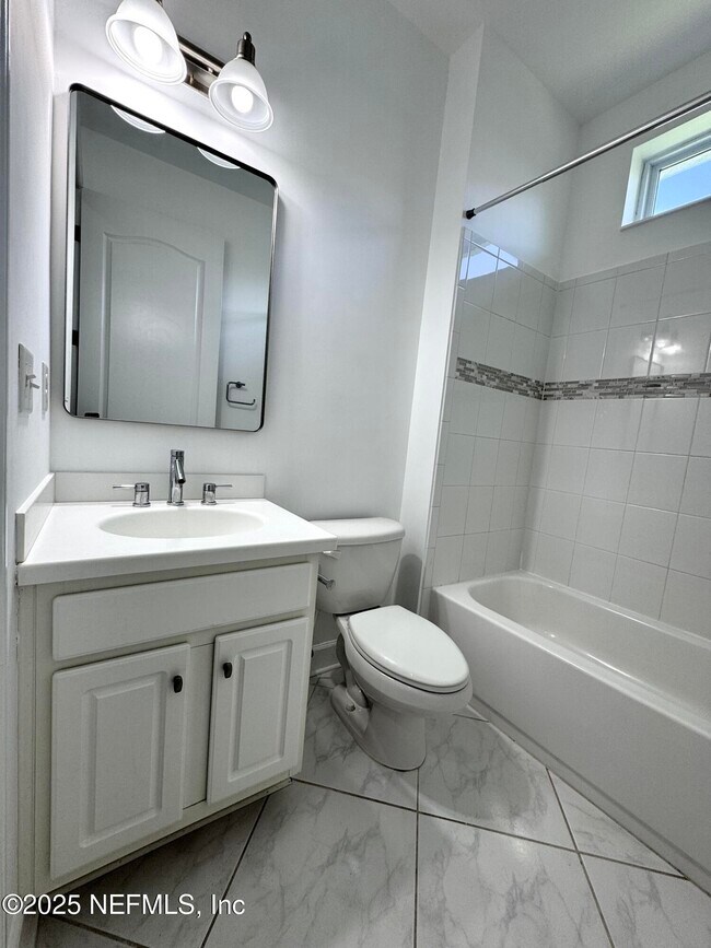 Building Photo - 559 Majestic Eagle Dr