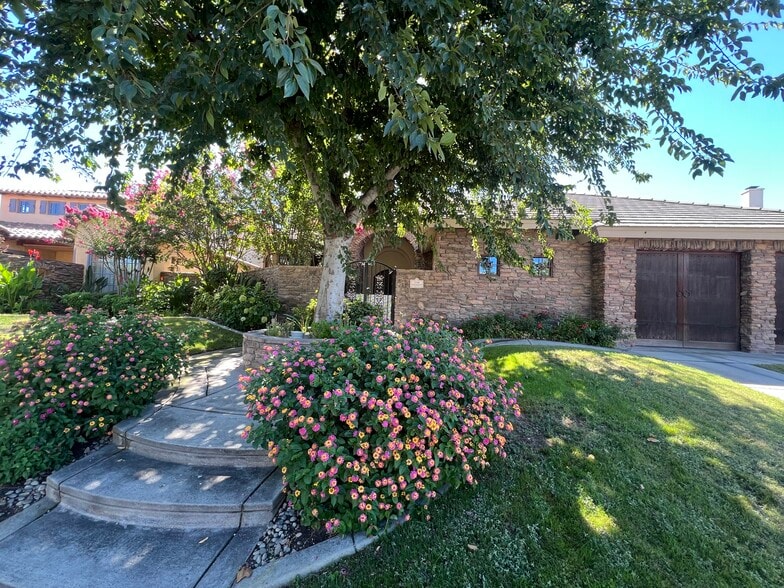 Building Photo - 2104 Wedgemont Pl