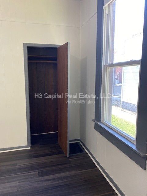 Building Photo - 207 S 16th St