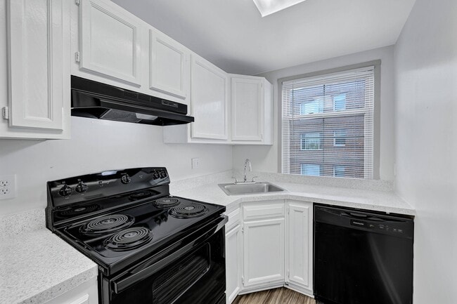Building Photo - River Hill Apartments