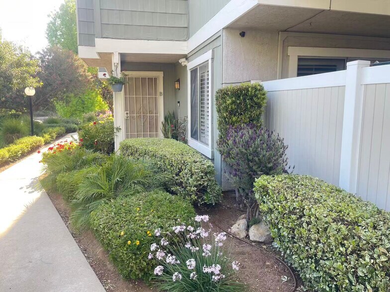 Building Photo - 660 Golden Springs Dr