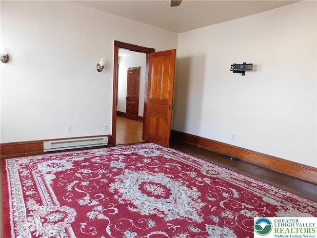 Building Photo - 300 S 9th St