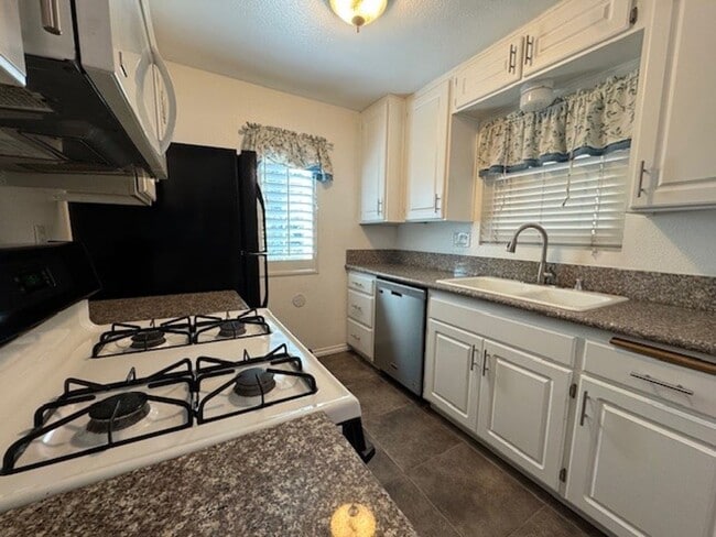 Building Photo - Beautiful & Private Condo in the Sought-After Terra Vista Community